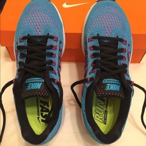 BRAND NEW NIKE ATHLETIC SHOES!